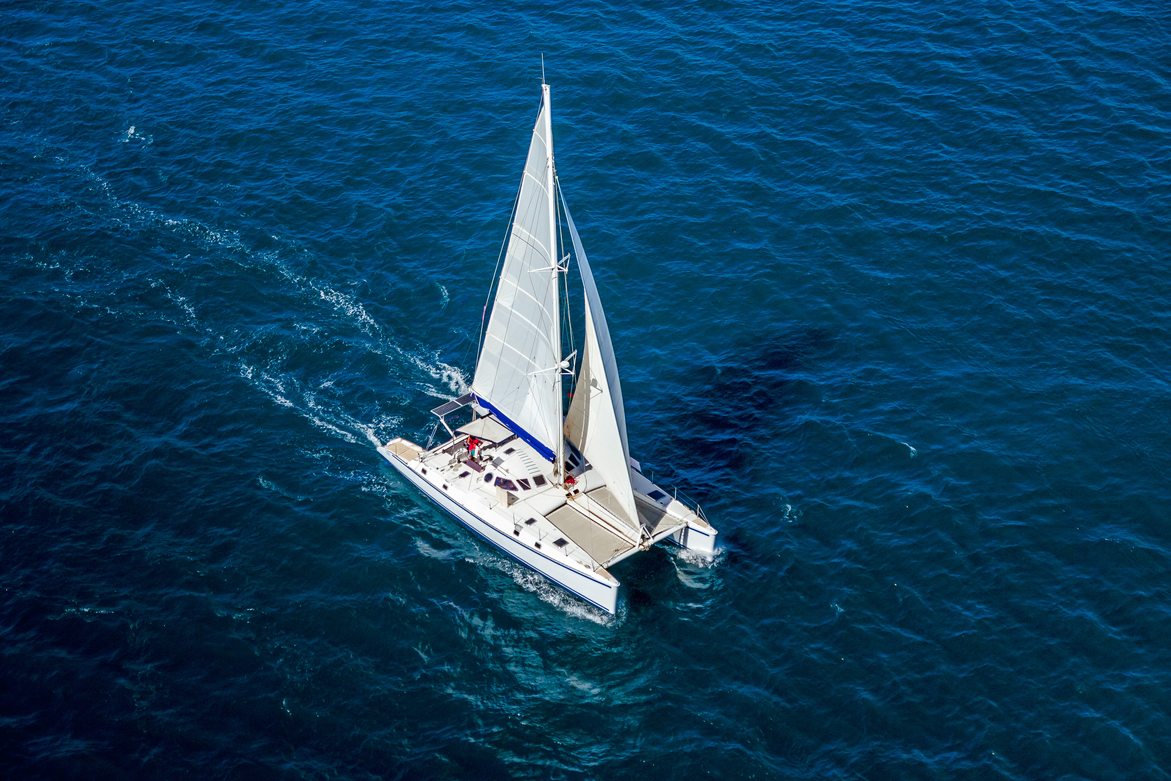 Yacht-Lifestyle: Was gehört zum perfekten Tag auf See?